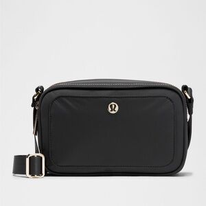 Lululemon Crossbody Camera Bag in Black, with a 2 L volume capacity